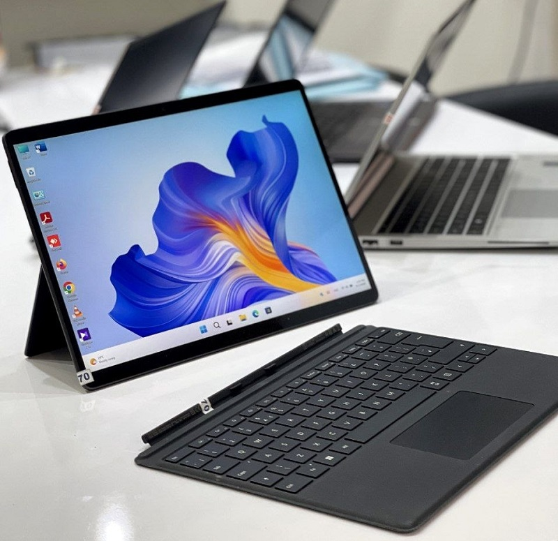 تبلت مایکروسافت Surface Pro 8 استوک